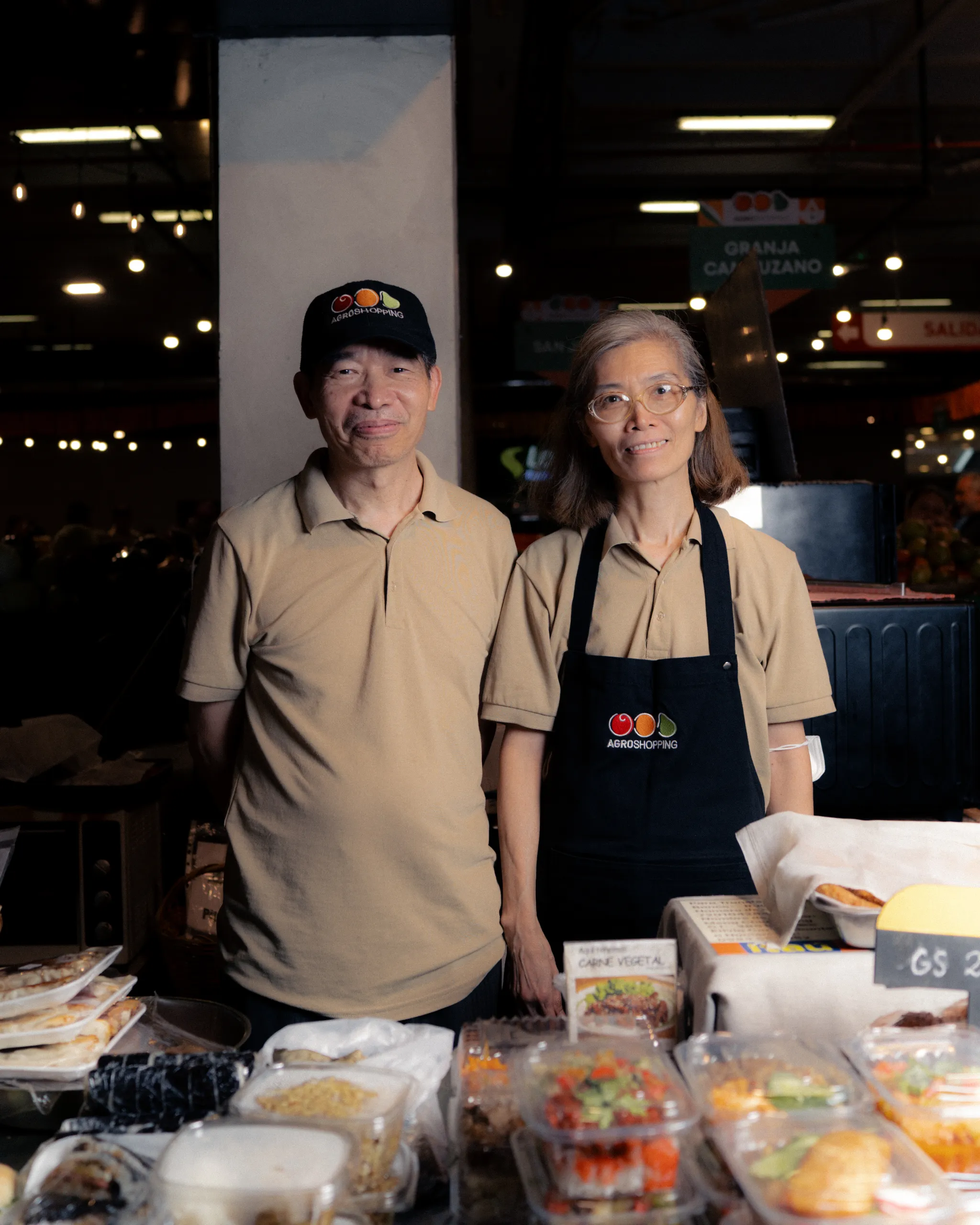 Vendedores en el mercado del barrio